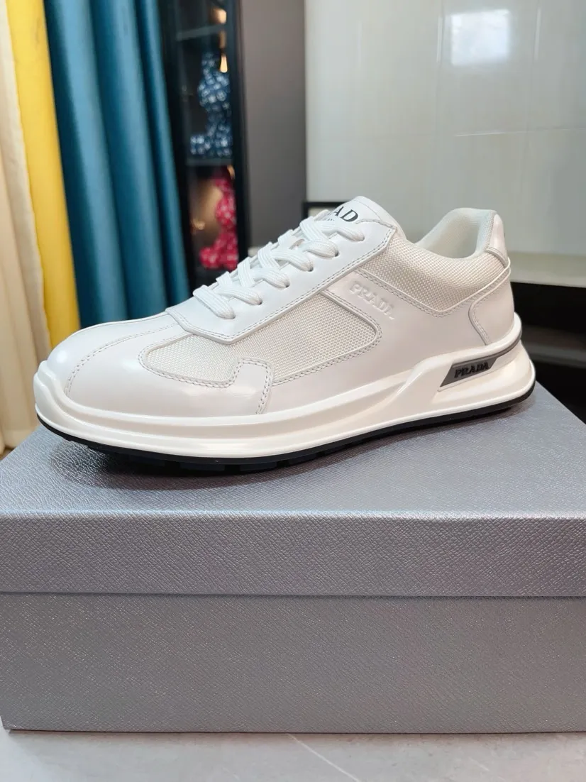 The ex-factory price is 620🌹🌹The high-quality new Prada (Prada) counters are launched simultaneously. The new men's shoes and 😘fabrics are selected from imported mesh and glue-spraying technology. Imported cowhide lining. 👍🏿High-end☄️Open-molded non-slip rubber outsole, exquisite lines, simple and elegant, comfortable and high-end for leisure travel. Code number: 38 to 44